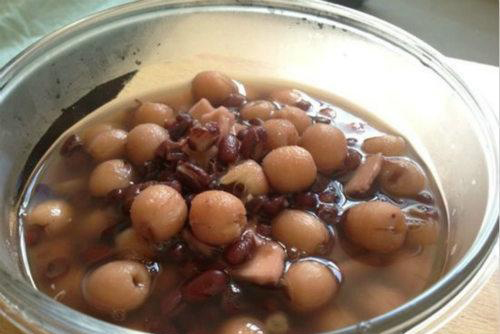红豆茯苓莲子汤的做法